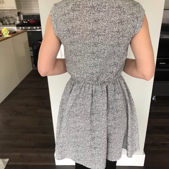 H&M Women’s Fit & Flare Dress Black/White Design - Picture 3 of 6